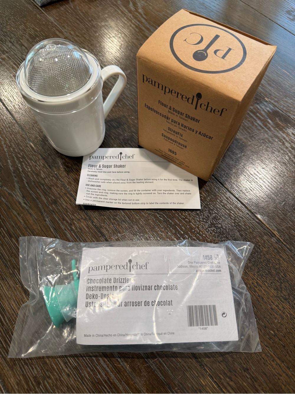 Pampered Chef Bundle - Flour Powdered Sugar Shaker & Chocolate Drizxler NEW